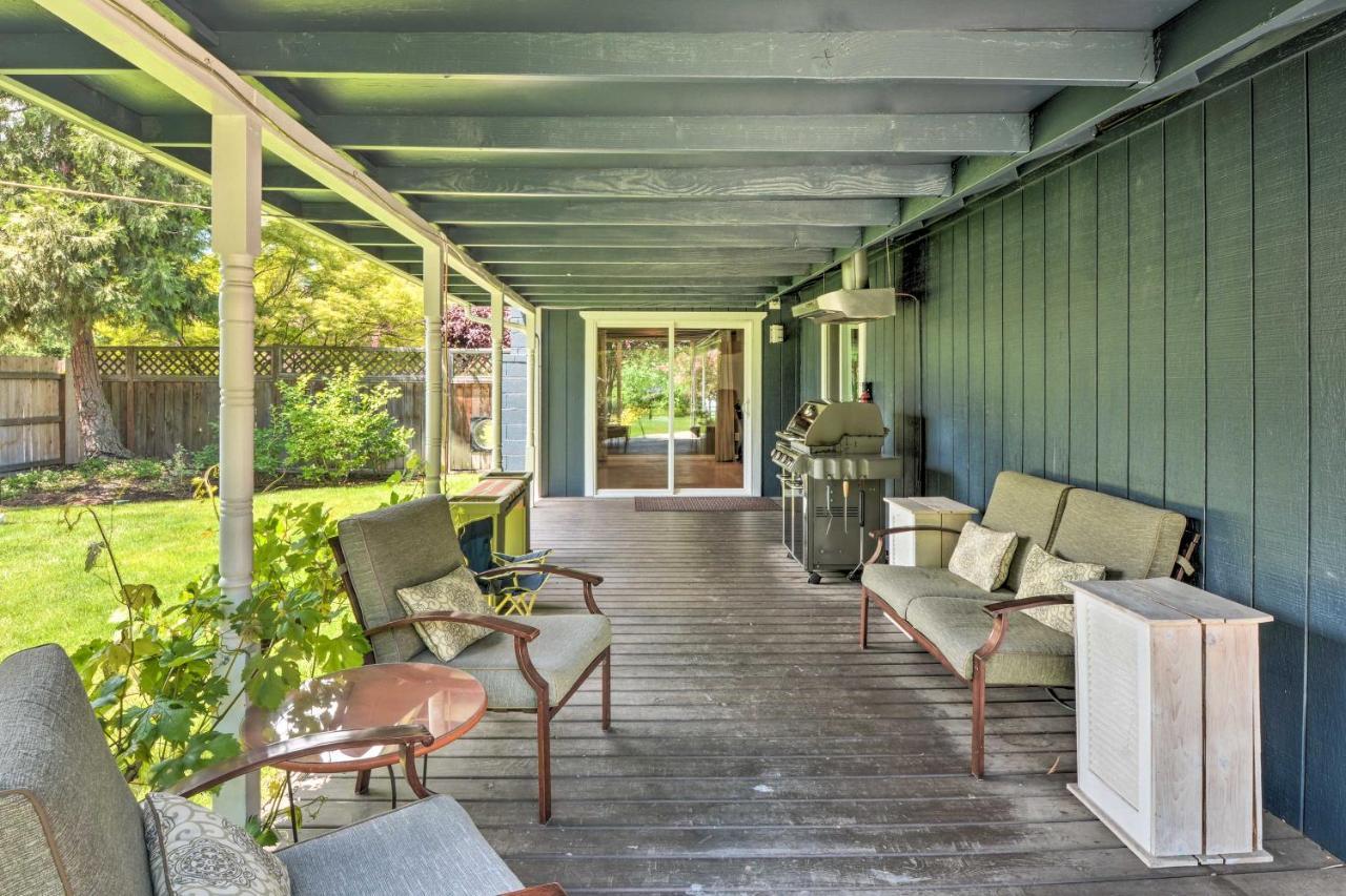 Central Medford Family Retreat With Large Yard! Kültér fotó