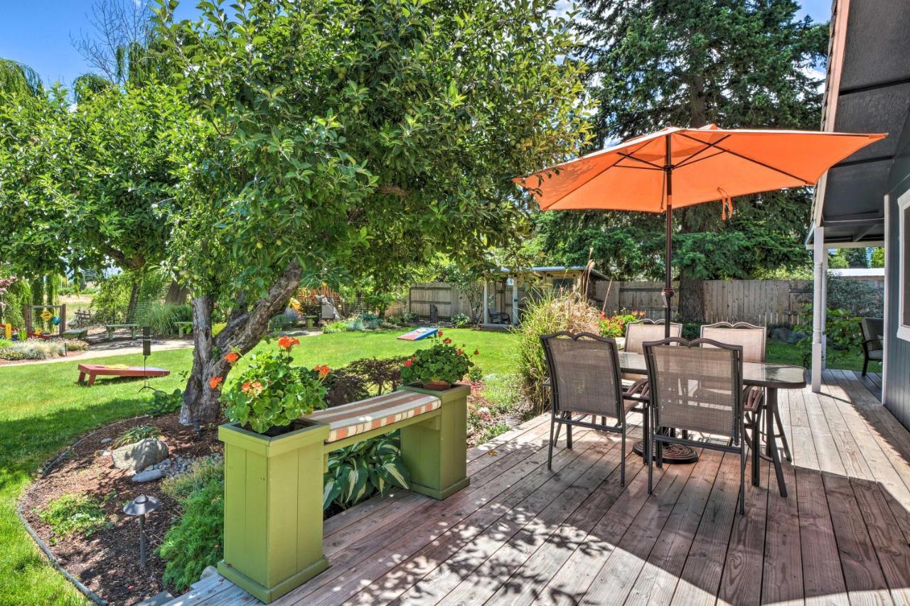 Central Medford Family Retreat With Large Yard! Kültér fotó
