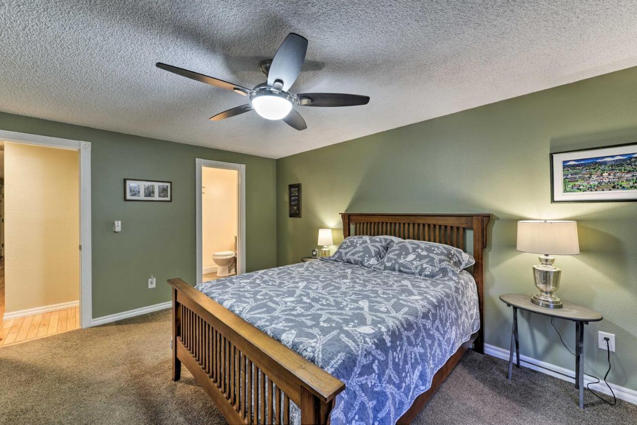 Central Medford Family Retreat With Large Yard! Kültér fotó